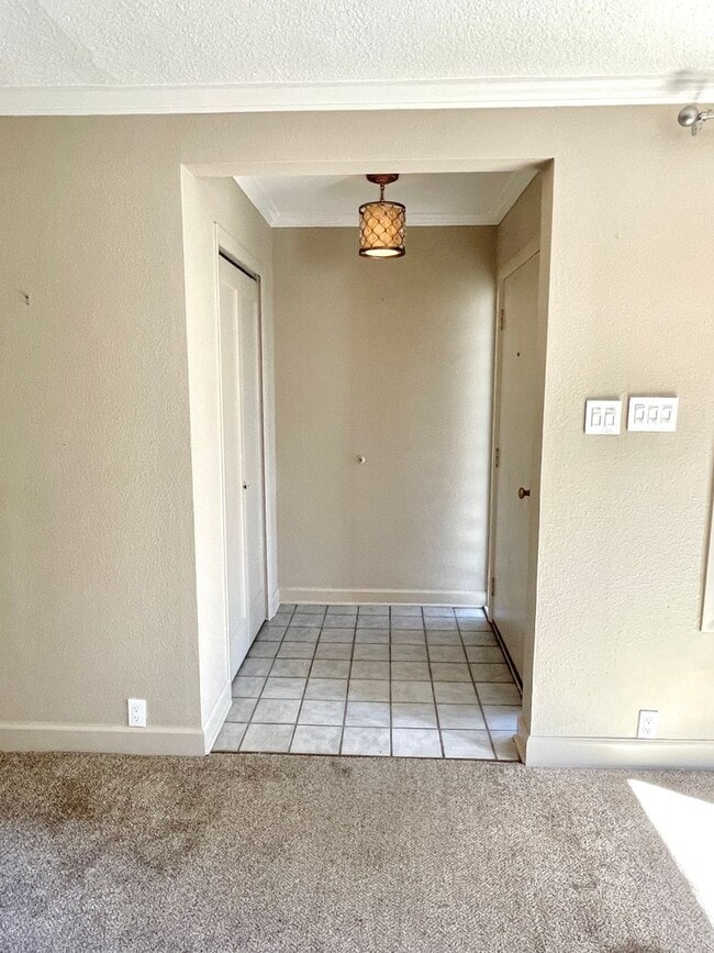 Photo - Woodstock area, 1 bedroom, 1 bath with finished basement