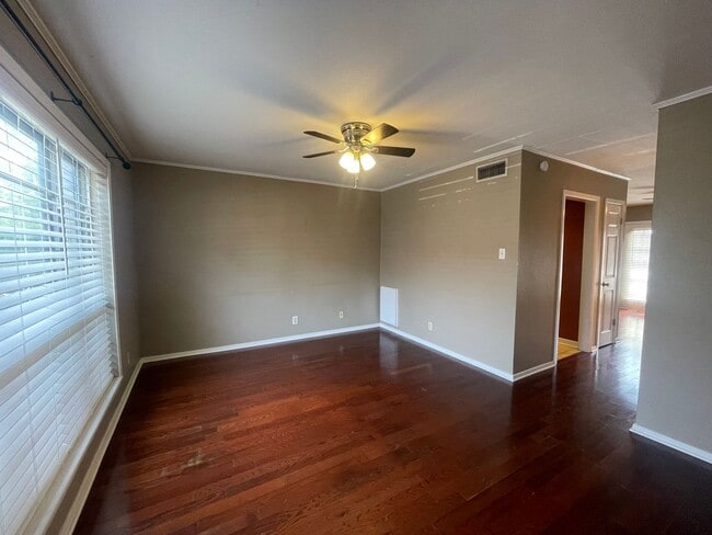 Building Photo - Location, Location, Location! Rental