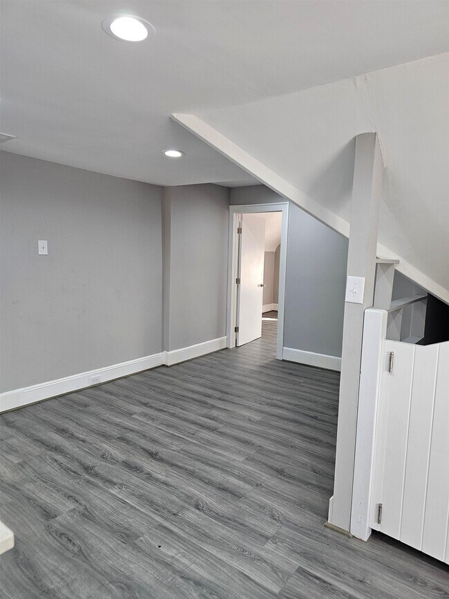 Photo - 127-129-129 W 3rd St Unit 3