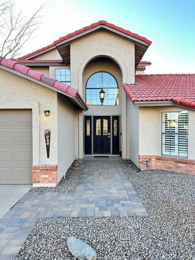 Photo - 946 N 59th St