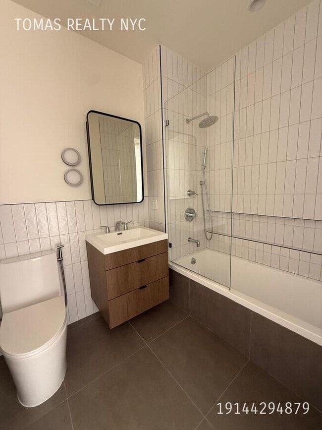 Photo - 3103 Sedgwick Ave Unidad 5B