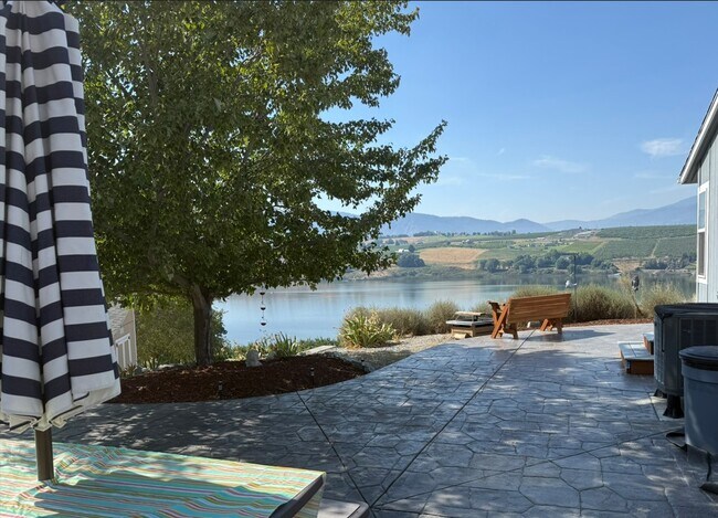 Photo - 2995 Wapato Lake Rd