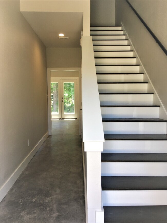 Building Photo - 10625 Brothers Ln Unit 10625-B