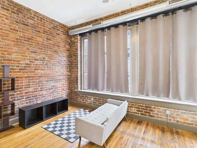Building Photo - 1322 W Broad St Unit 3f Rental