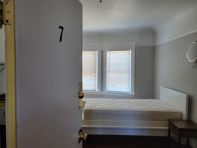 Photo - 2504 College Ave Unidad Room 1