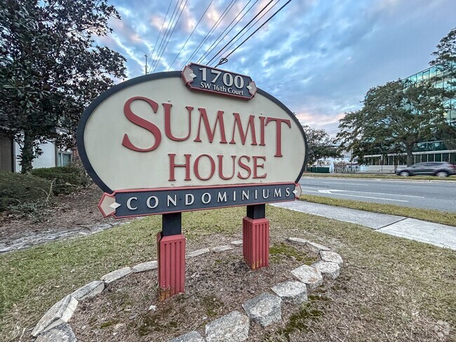 Building Photo - Adorable 1/1 in Summit House
