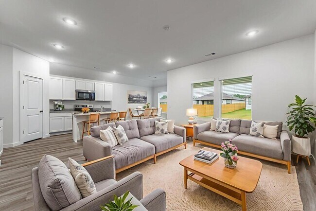 Photo - 307 NW Granny Smith St