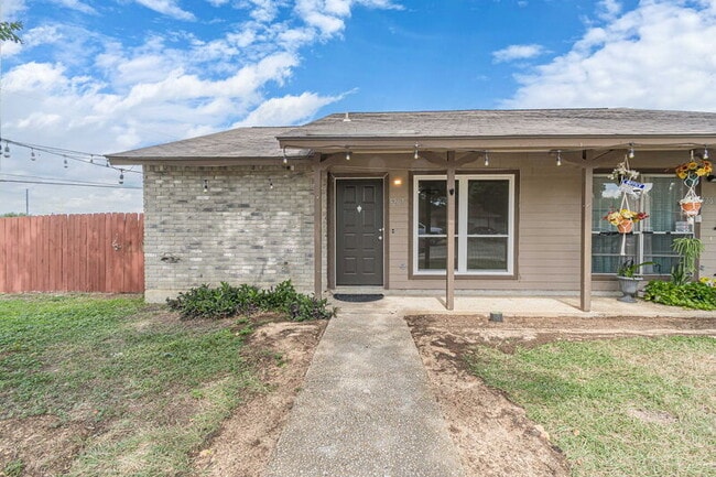 5207 Gawain Dr