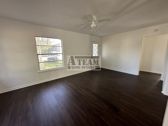 Photo - Renovated 2 Bed 1 Bath house for rent in T...