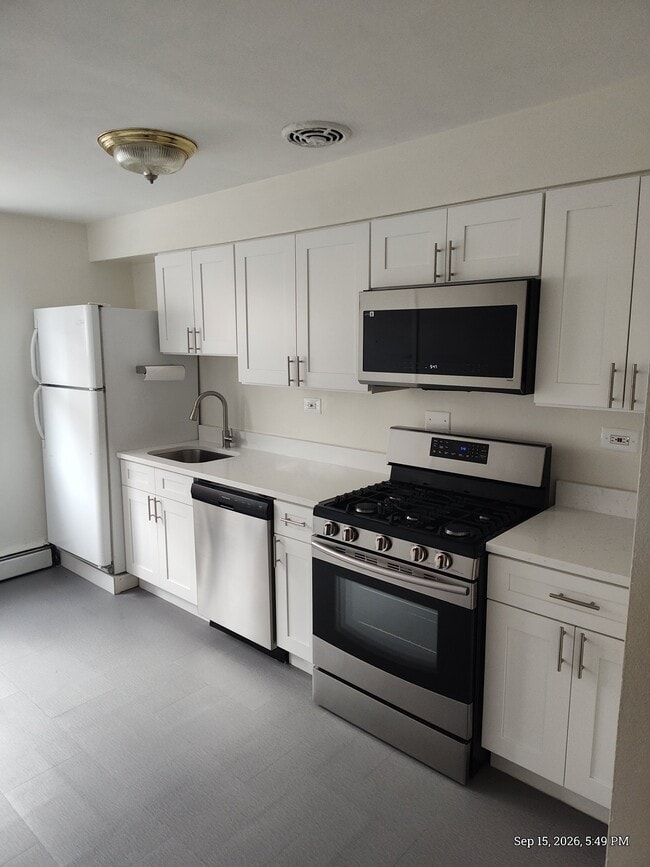 Building Photo - 1658 W Pratt Blvd Unit 3