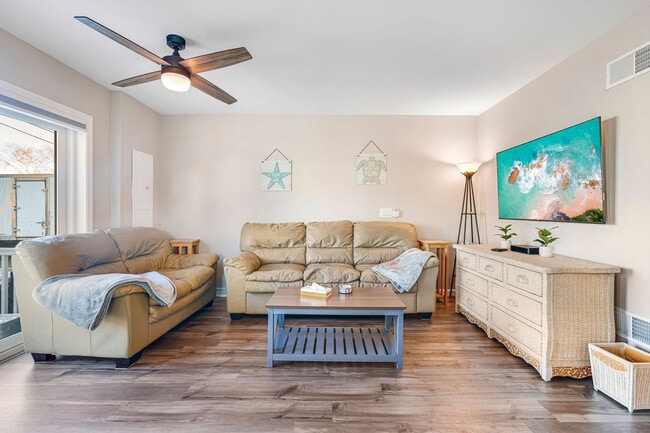 Building Photo - 12 Epping Ave Unit ID1333630P