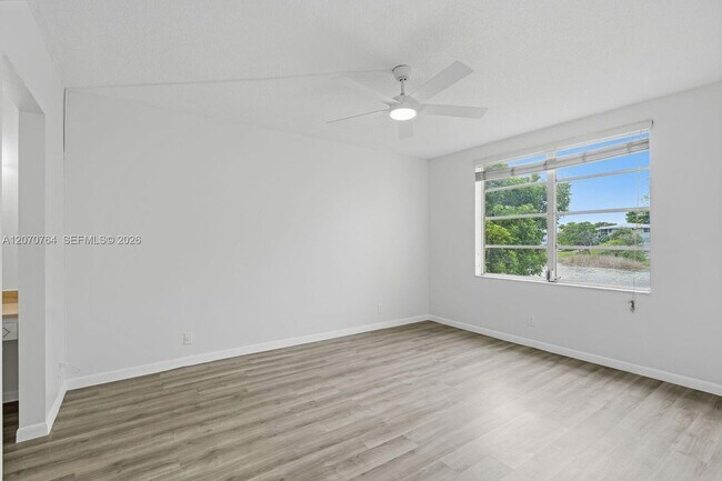 Photo - 5335 NW 10th Ct Unidad 206