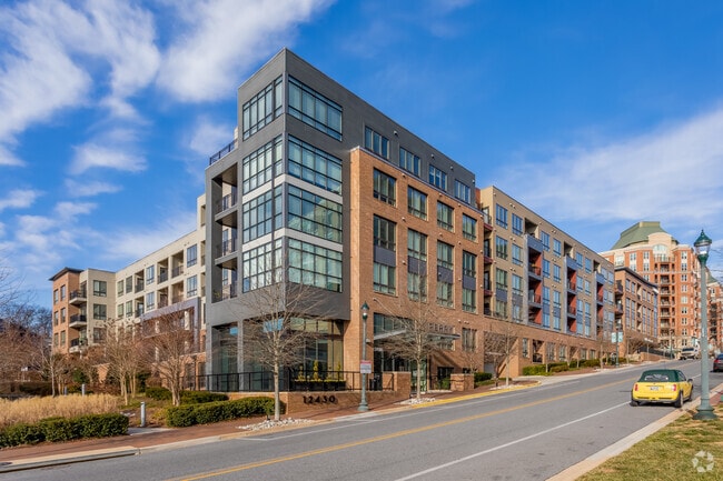Building Photo - The Perry