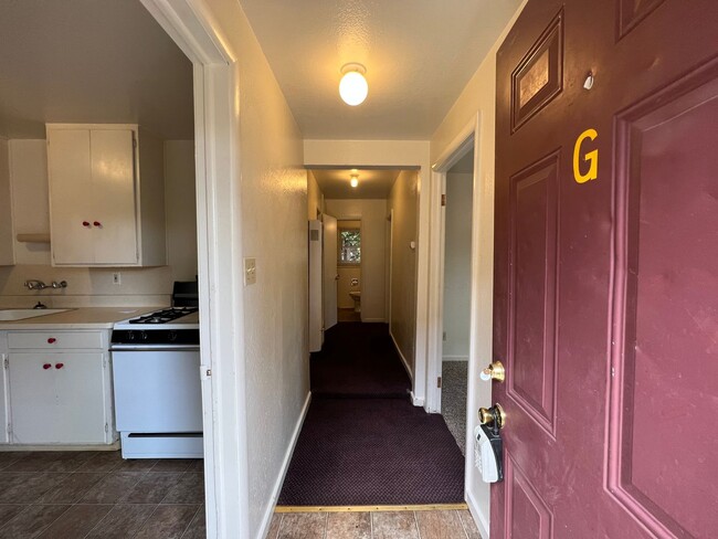 Photo - 727/731 W 6th Street Unidad 731 W 6th Street (Back )
