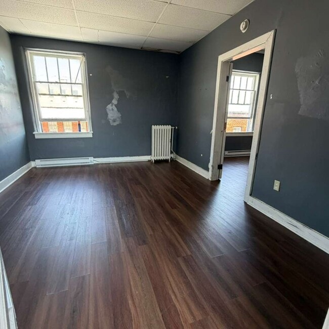 Photo - 311 W King St