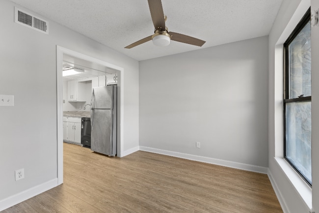 Photo - 3887 Moran Way Unidad A