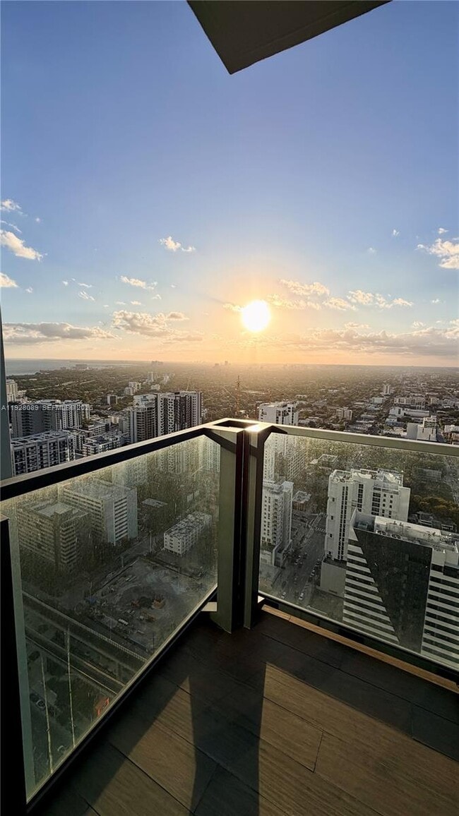 Photo - 88 SW 7th St Unidad 3906