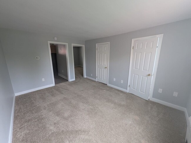 Building Photo - Stylish & Spacious 2-Bedroom Apartment in ... Unit 25-BW