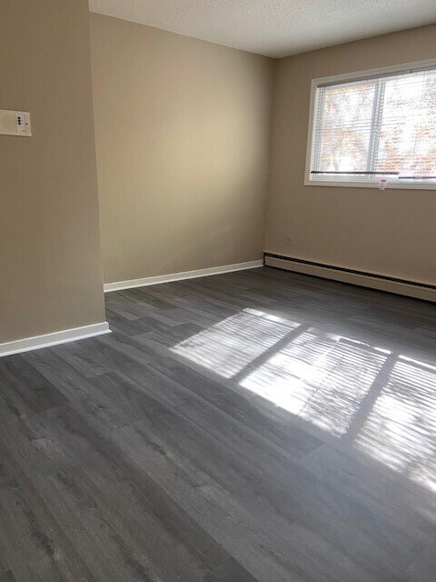 Photo - 422 4th Av N