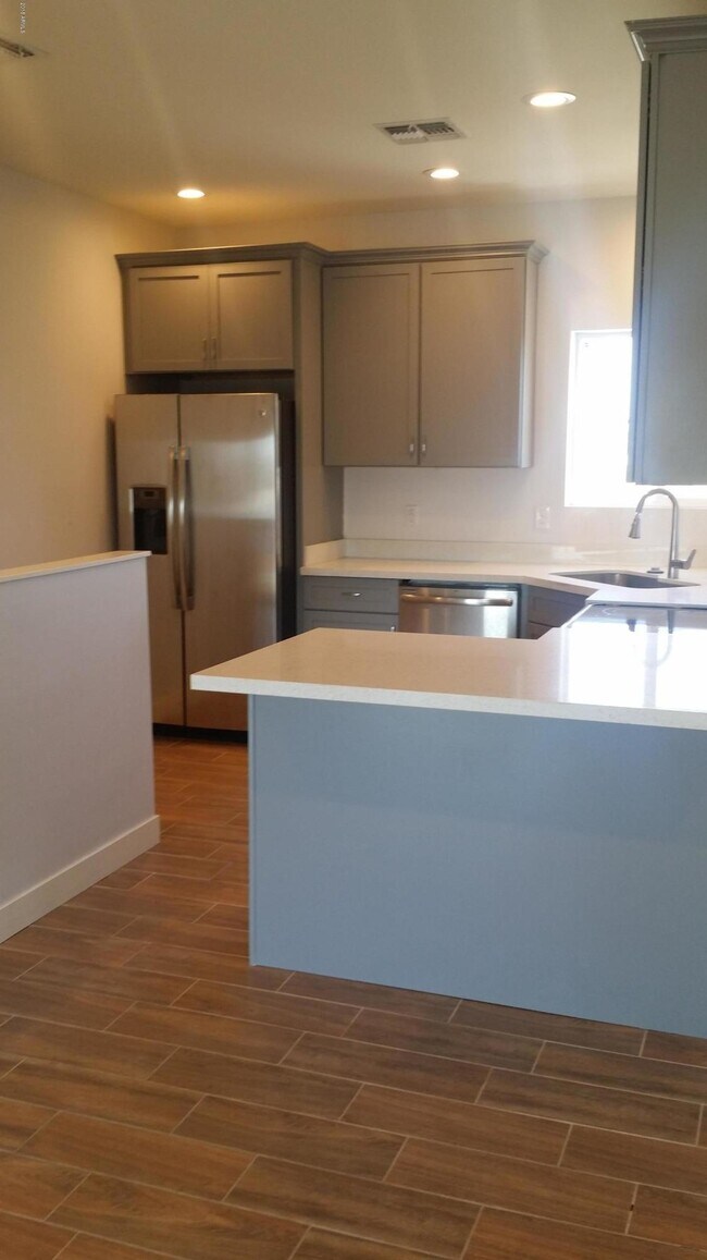 Photo - 1341 E Polk St