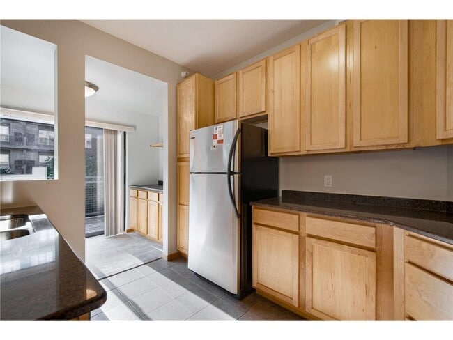 Photo - 825 Berry St Unidad 207