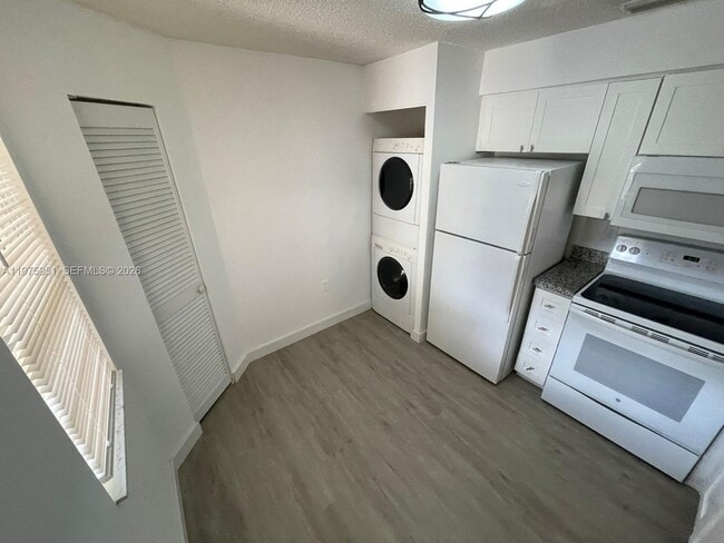 Building Photo - 14208 Glenmoor Dr Unit 14208