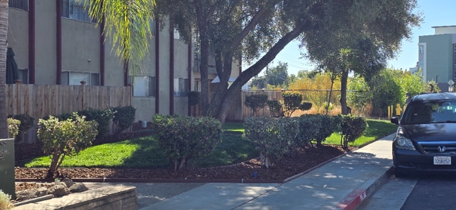 Photo - 2200 Royale Rd Unidad 10