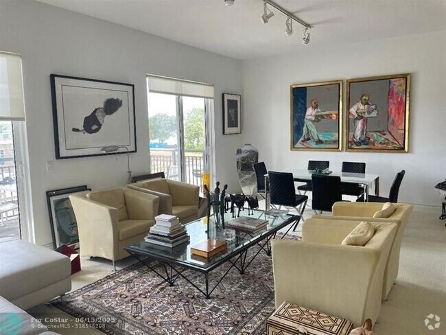 Building Photo - 2631 NE 14th Ave Unit 208 Rental