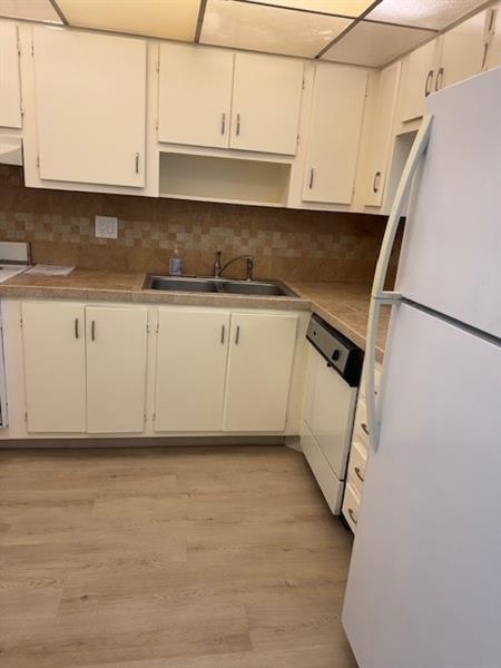 Building Photo - 2320 S Cypress Bend Dr Unit 201 Rental