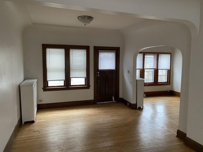 Building Photo - 3369 N Bartlett Ave Rental