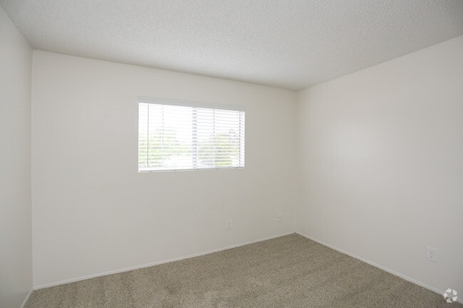 2 BR, 1 BA - 850 SF