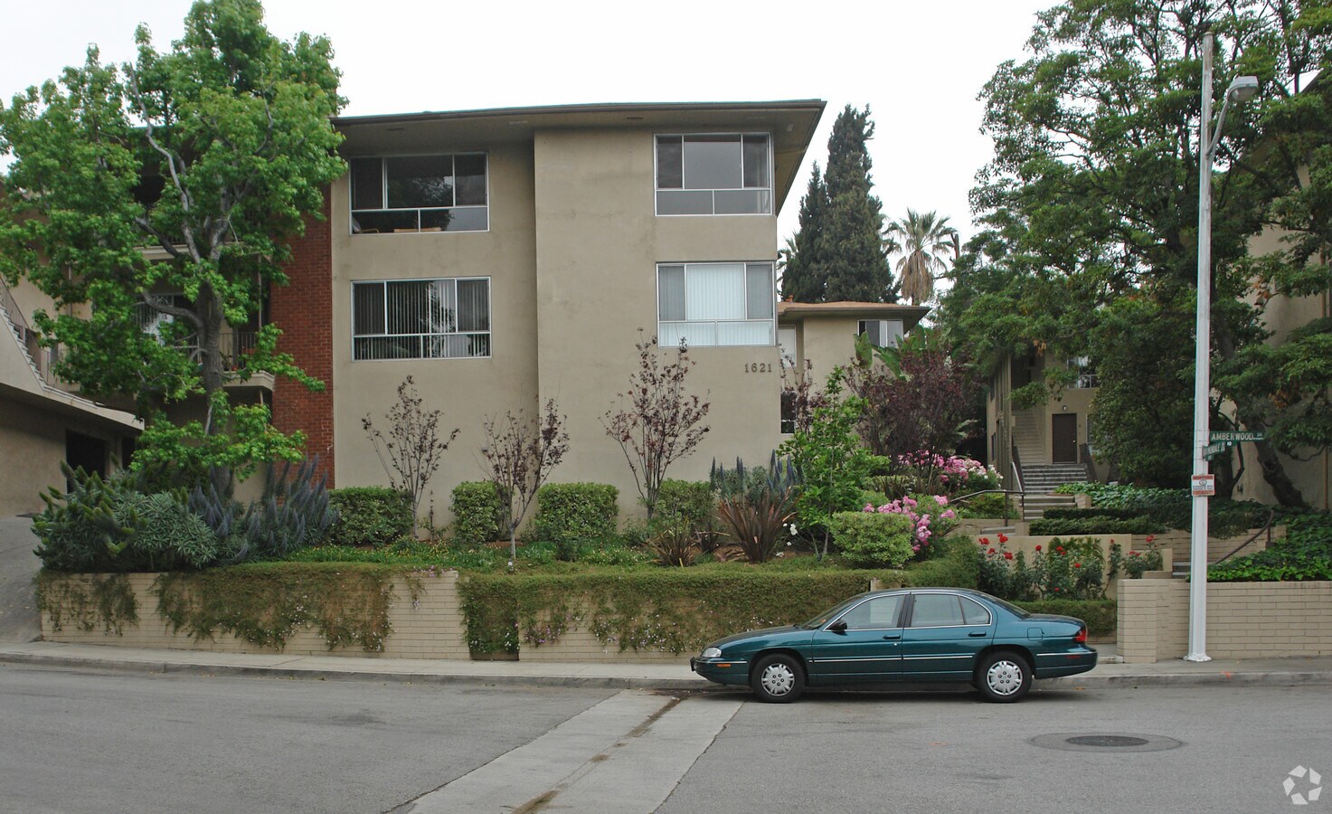 Amberwood Apartments - Amberwood Apartments