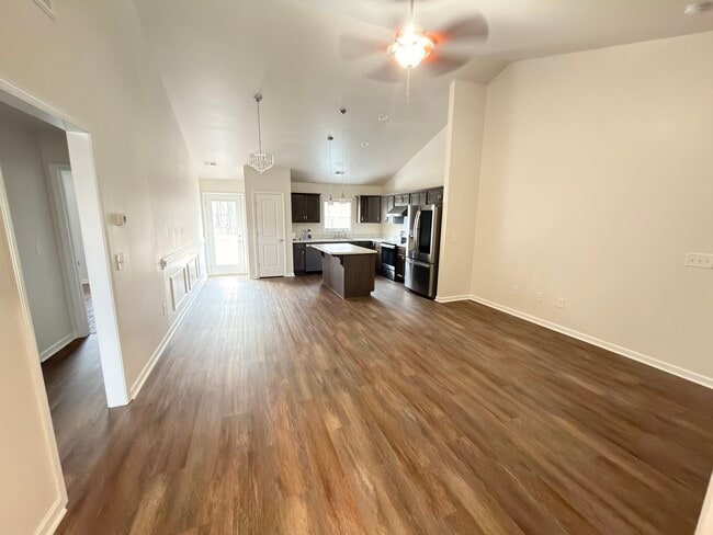 Photo - 106 Cloverdale Ln