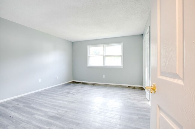 Photo - 72 Caesar Dr Unit 3 (left) 76