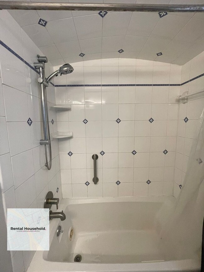 Photo - Stunning 3 Bedroom Oasis in Livonia-Move-In Ready!!