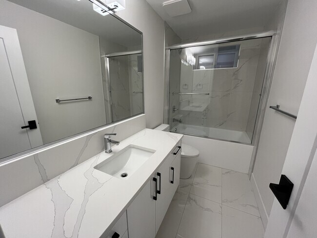 4653 Pender St Unit Bsmt B (North)