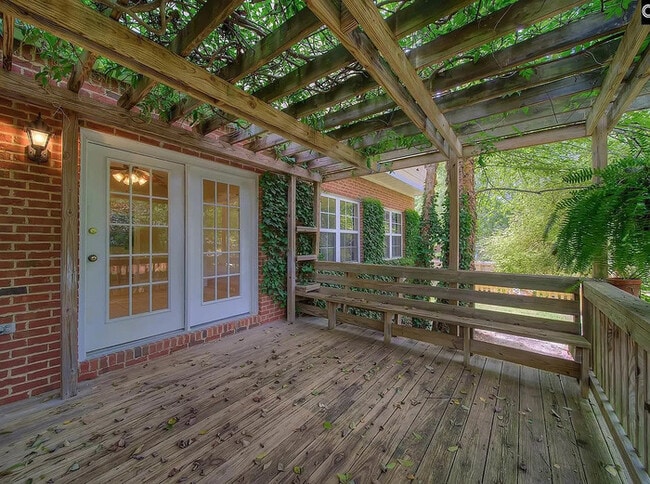 Photo - 110 Belfair Rd