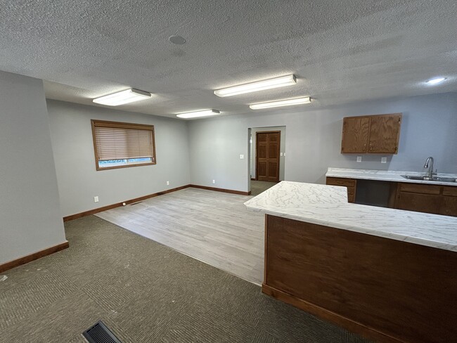 Photo - 318 1st St SW