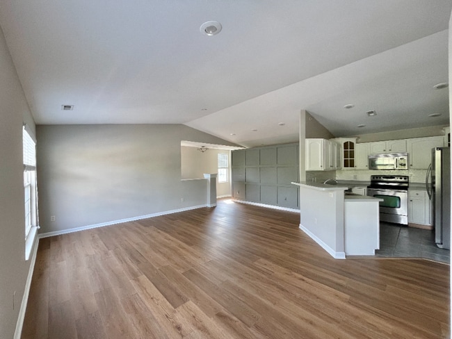 Photo - 301 Skyview Ct