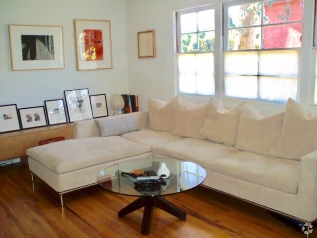Building Photo - 1131 Bay Street Rental