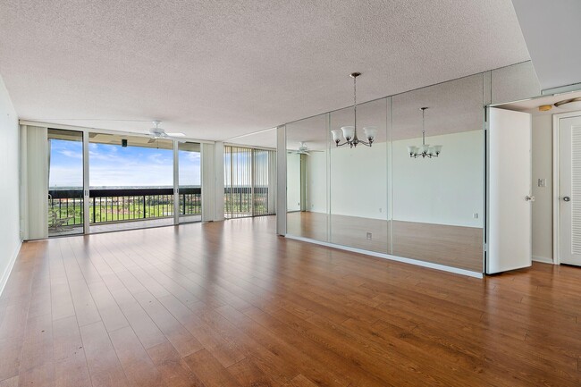 Photo - 2400 Presidential Way Unidad 1706 Rental