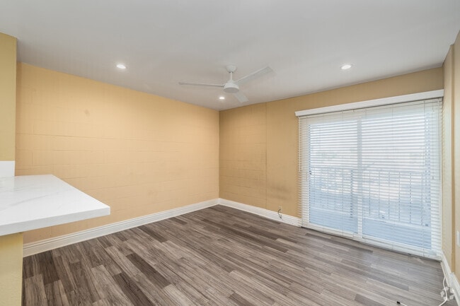 Flooe Plan #2 1BR, 1BA - 600SF - Living Room