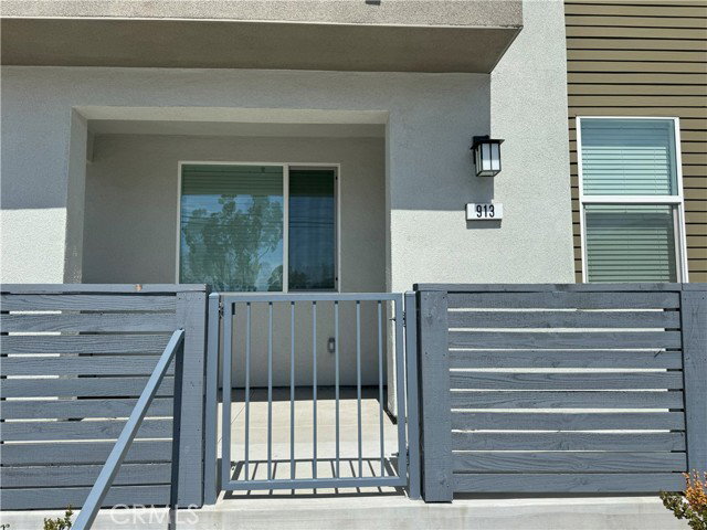 Photo - 913 E 2nd St