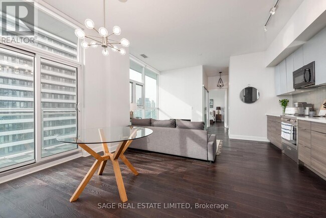 Photo - 33 Shore Breeze Dr Unité 3801