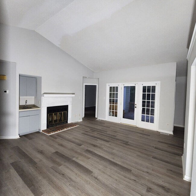 Photo - 3 Bedroom Townhome For Rent