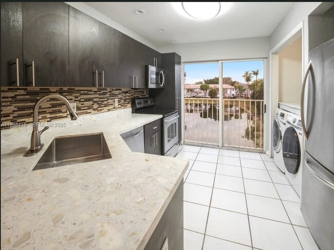 Building Photo - 5755 NW 109th Ave Unit 22