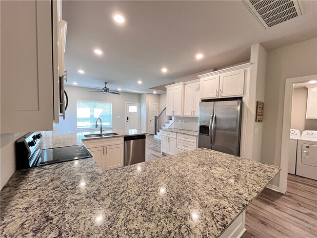 Photo - 1452 Sligo St
