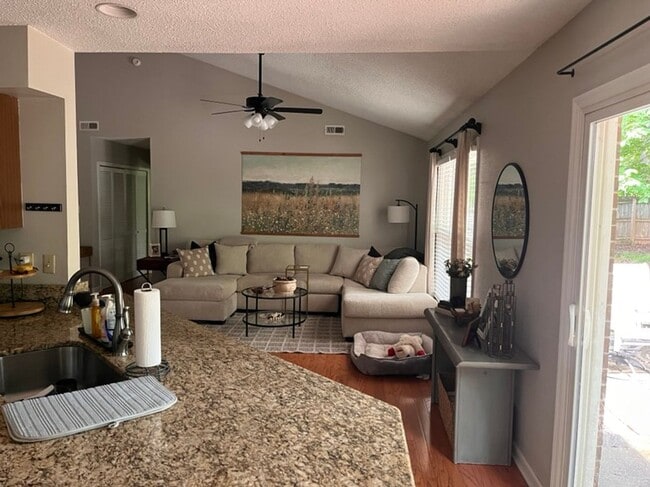 Photo - Knoxville 37922, 3 bedroom, 2 bath home with a lot of storage - Call Susan Niedergeses (865) 300-...