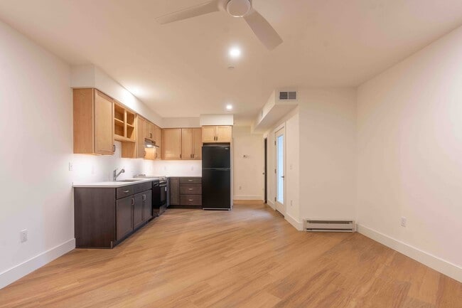 Building Photo - 517 18th St Rental
