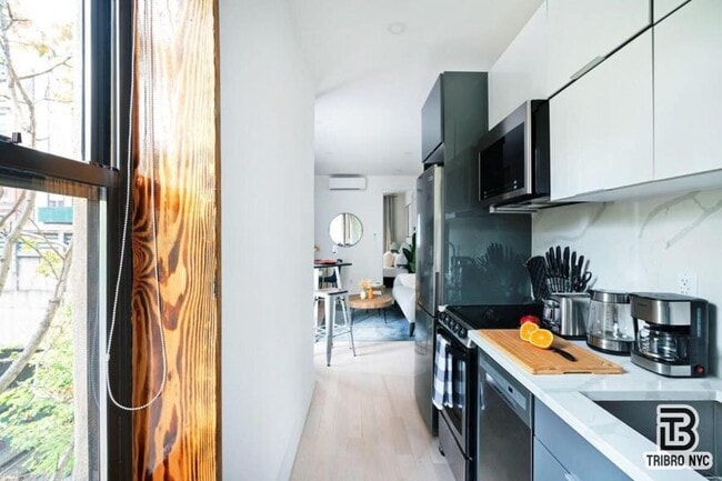 Photo - 1 bedroom in NEW YORK NY 10036 Unit 2RE